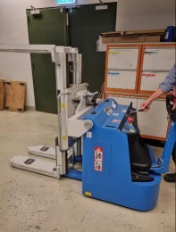 Palletes reversing equipment